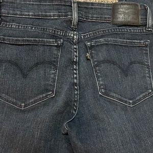 Levi’s 711 skinny jeans size 27